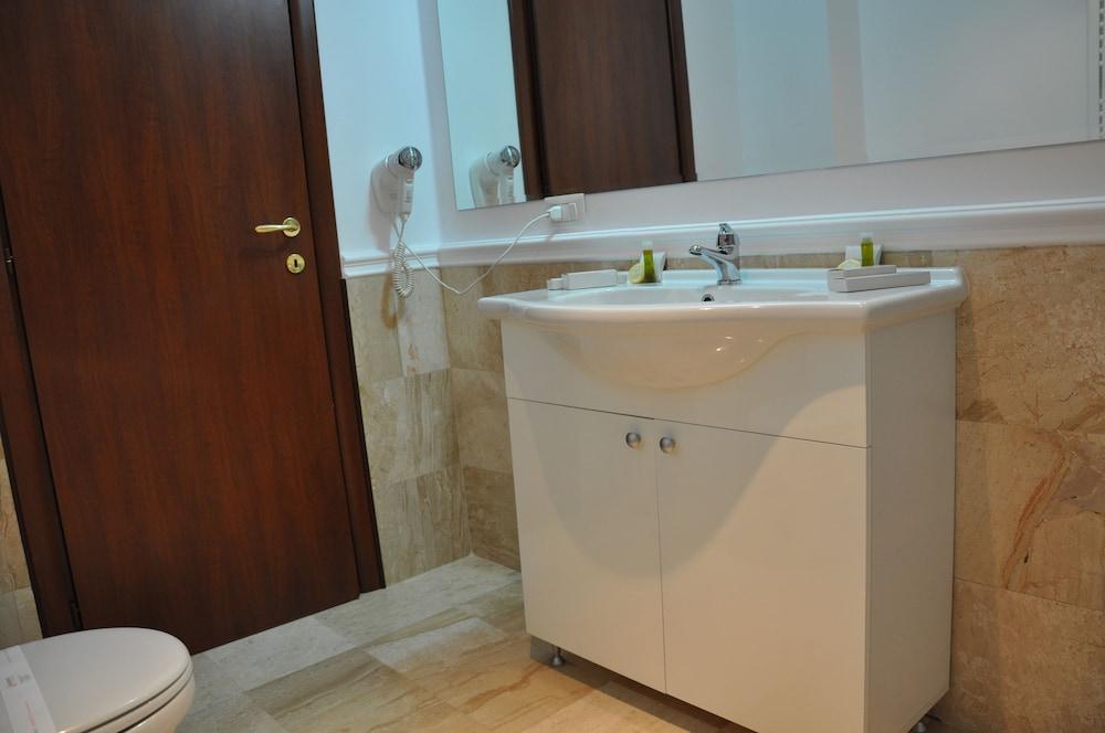 Vigo Grand Hotel Ploieşti Dış mekan fotoğraf
